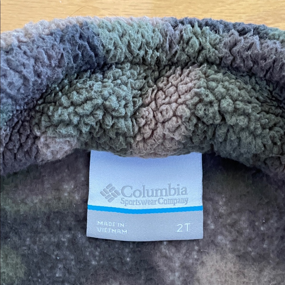 Boys 2t bundle 9 pieces Carter’s vest and Columbia jacket - Picture 3 of 7